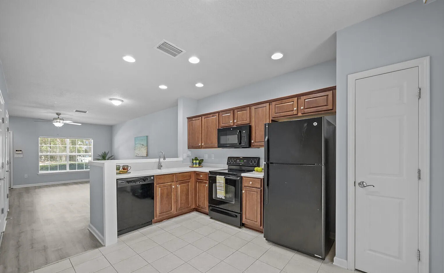 Building Photo - 8077 Summerside Cir