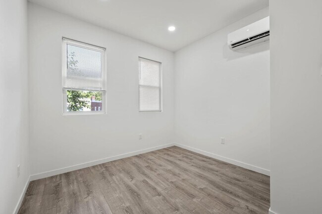 Building Photo - 1237 N 60th St