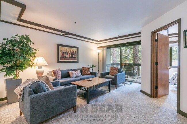 Building Photo - Adorable Condo w Elevator & Open Condo Garage