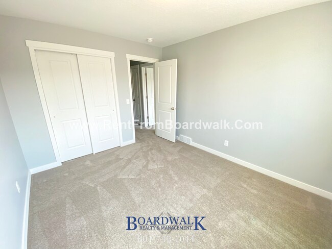Building Photo - Single Family Home In Beautiful Community!