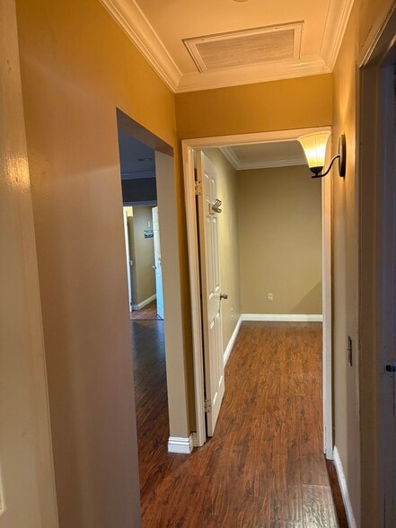 Building Photo - 538 Kendall Ave
