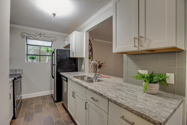 Building Photo - 2135 Victory Garden Ln