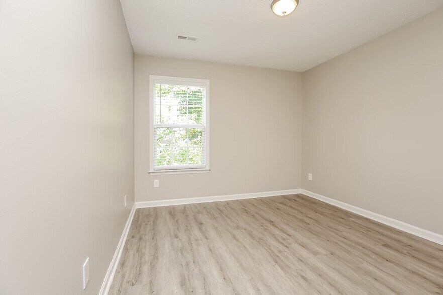 Building Photo - 1513 Mt Mitchell Ct