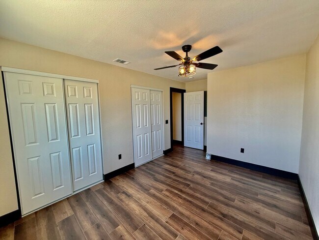 Building Photo - 15178 Darnell Dr