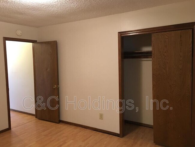 Building Photo - 210 N Ash Ave