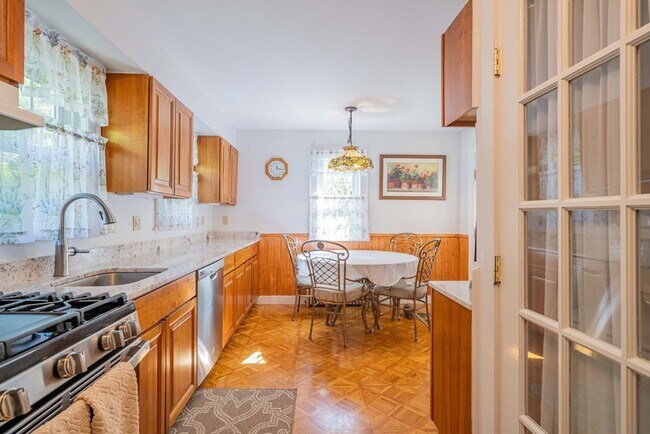 Building Photo - 22 Crescent Hill Ave