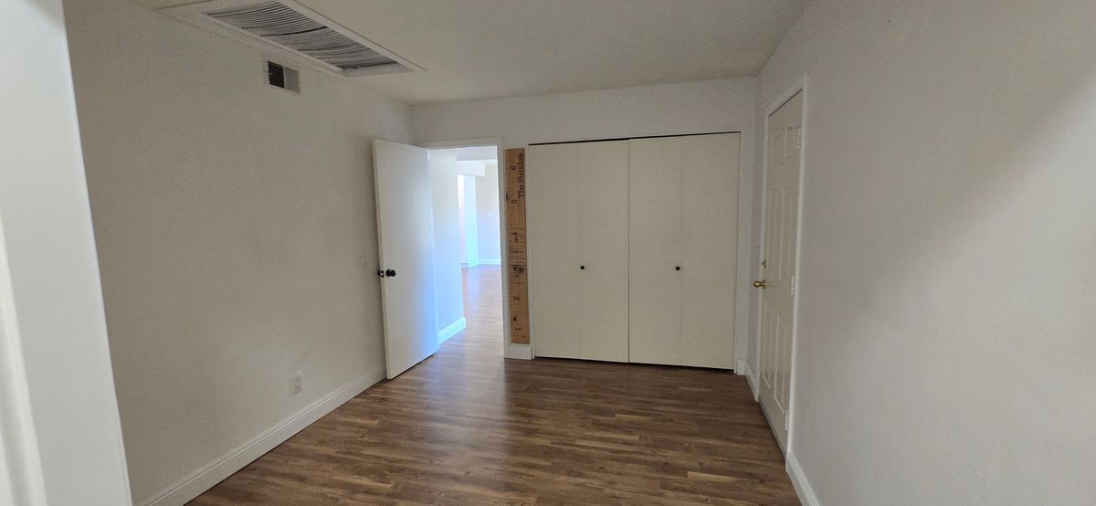 Building Photo - 751 Vía Los Santos