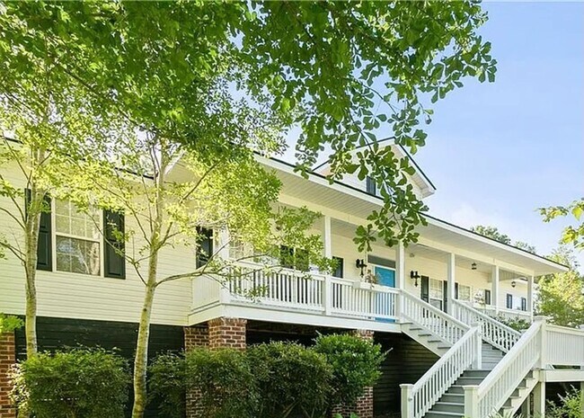 Building Photo - Beautiful 3 bedroom 2 bath home