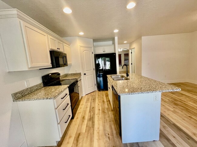 Building Photo - Cottages at Fossil Hills