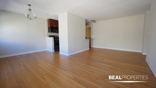 Building Photo - 623 W Wrightwood Ave