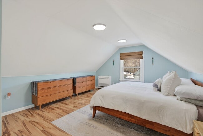 Building Photo - 3BR Cape Available 2/1