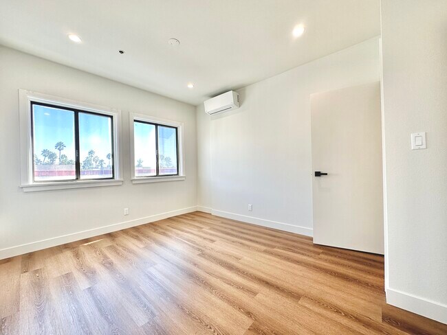 Building Photo - 1541 Ocean Ave