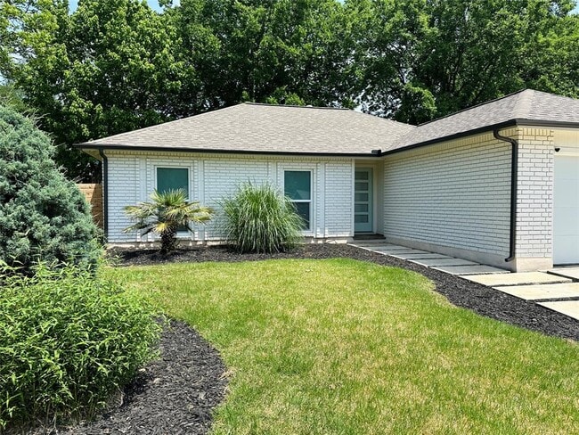 Building Photo - 4504 W Village Ct