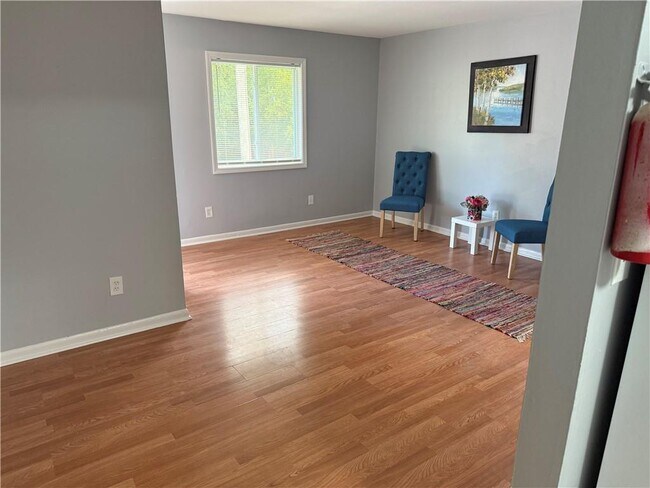 Building Photo - 1084 Jolly Ave