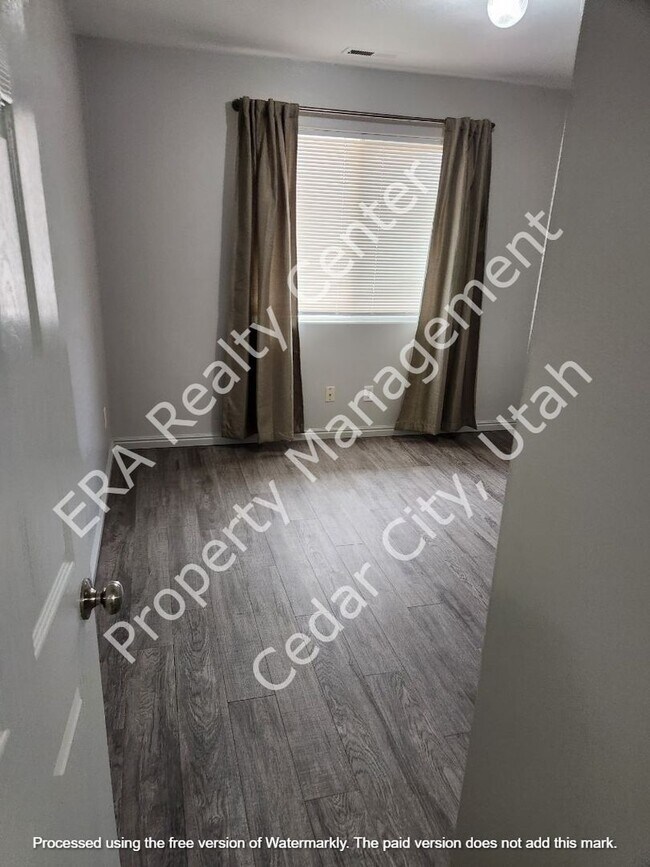 Building Photo - Move-In Discount!! 2 bedroom - 2 Bathroom Twin Home