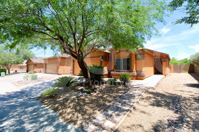 Building Photo - 2353 E Calle Sierra Del Manantial