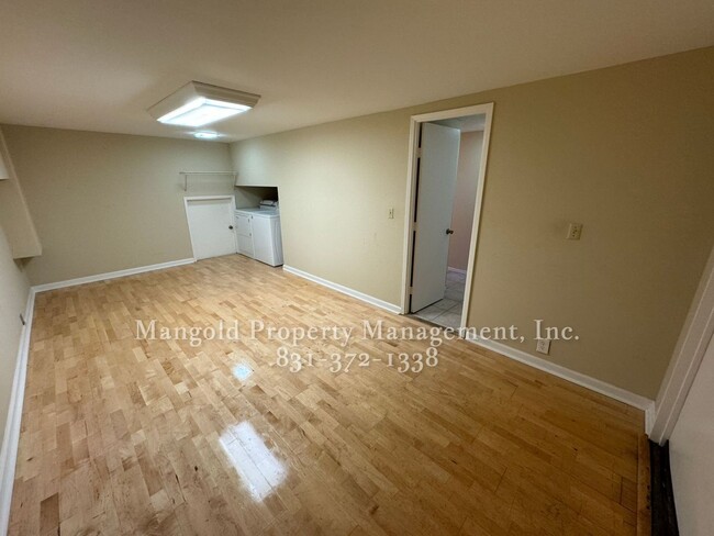 Building Photo - Updated Two Story Townhouse Located in Mon...