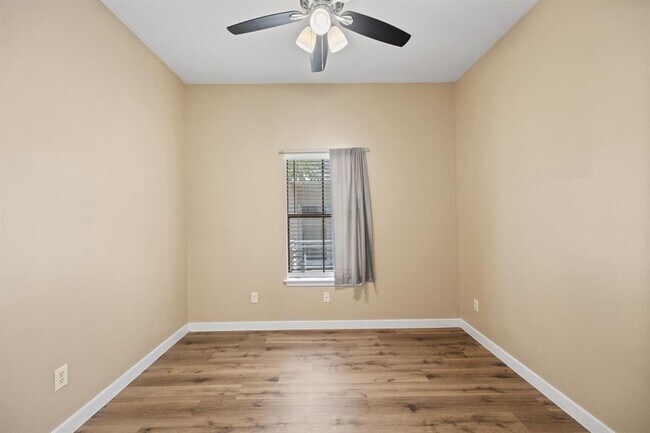 Building Photo - 712 Graham Pl