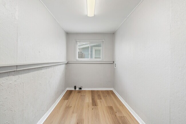 Building Photo - 2325 Cedar Ln