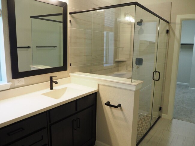 Building Photo - 3 Bed 2 Bath Argyle Home