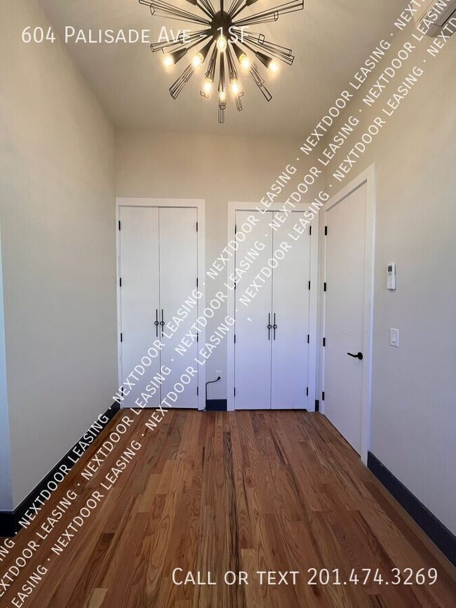 Building Photo - 604 Palisade Ave
