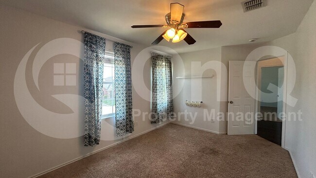 Building Photo - 905 Cedar Creek Dr