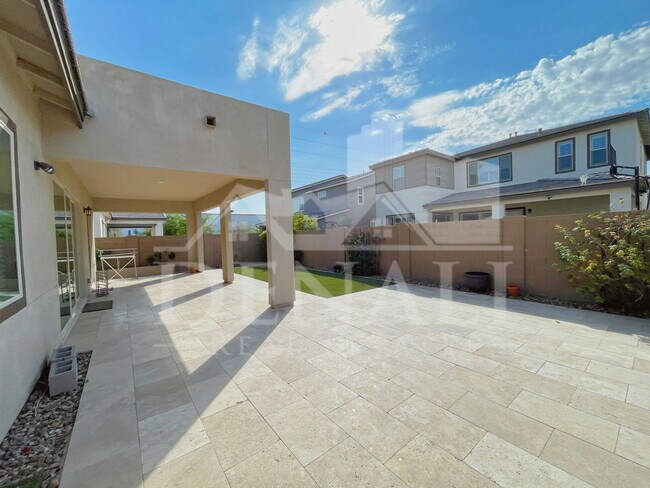 Building Photo - 273 E Lantana Dr