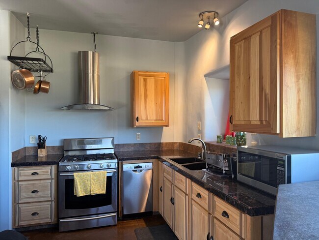 Building Photo - 60913 Manzanita Rd