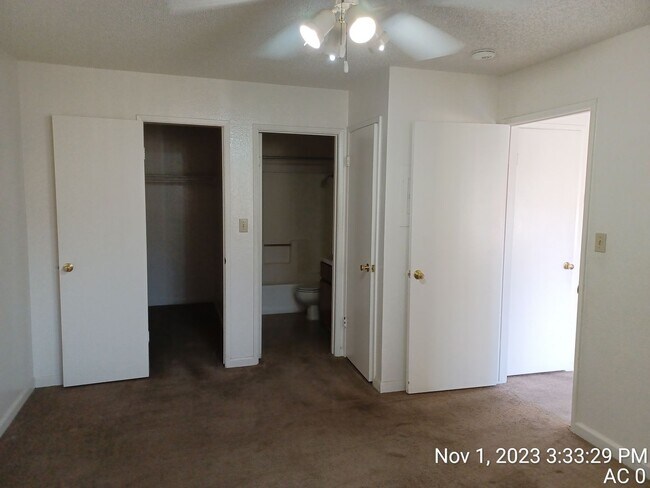 Building Photo - 1 Bedroom 1 Bath Apartment  Garden Square ...