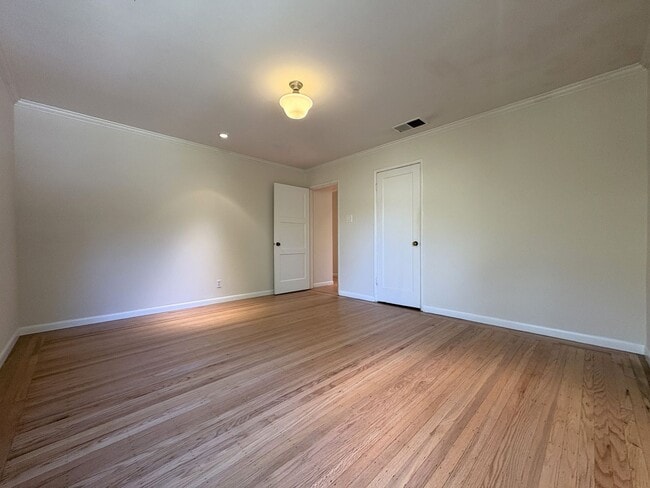 Building Photo - Beautiful 4BD/2BA Menlo Park Home with Lar...