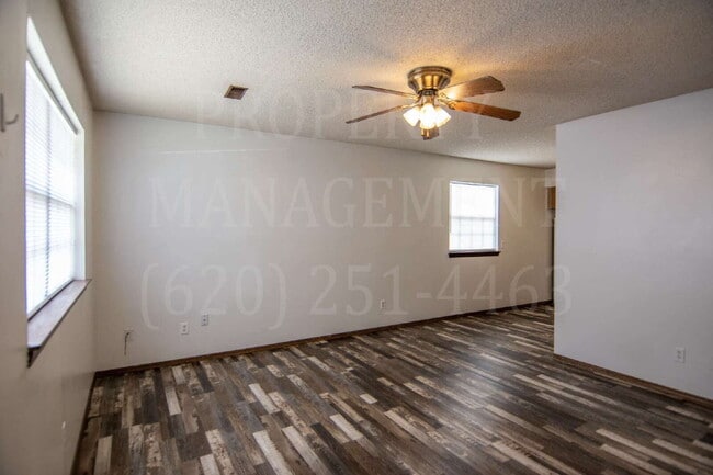 Building Photo - 2 Bedroom 1 Bath