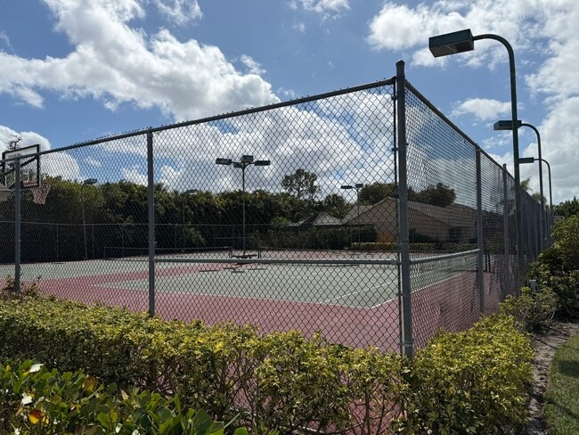 Building Photo - ANNUAL RENTAL - 4 BED / 3 BATH LAKE FRONT POOL HOME IN REGENT PARK