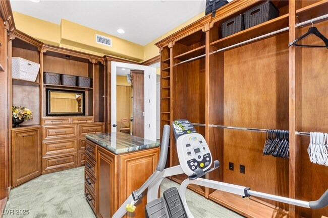 Building Photo - 9145 Tesoras Dr