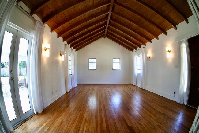 Building Photo - 620 Winters St