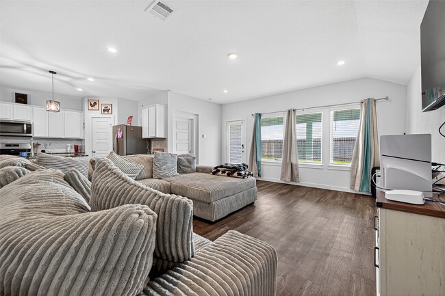 Building Photo - 8730 Shumard Oak Dr