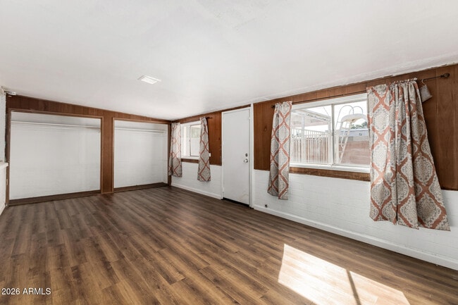 Building Photo - 3945 W Orange Dr