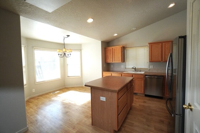 Building Photo - 1445 W Silver Salmon Dr