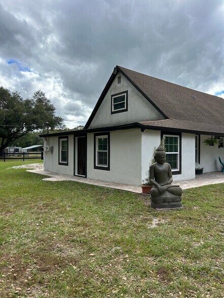 Building Photo - 10730 Crystal Springs Rd