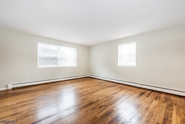 Building Photo - 191 N Beverwyck Rd