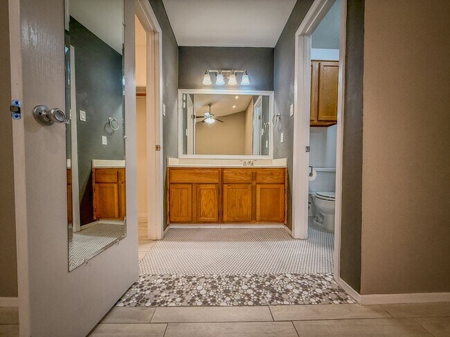 Building Photo - 3839 Dry Creek Dr