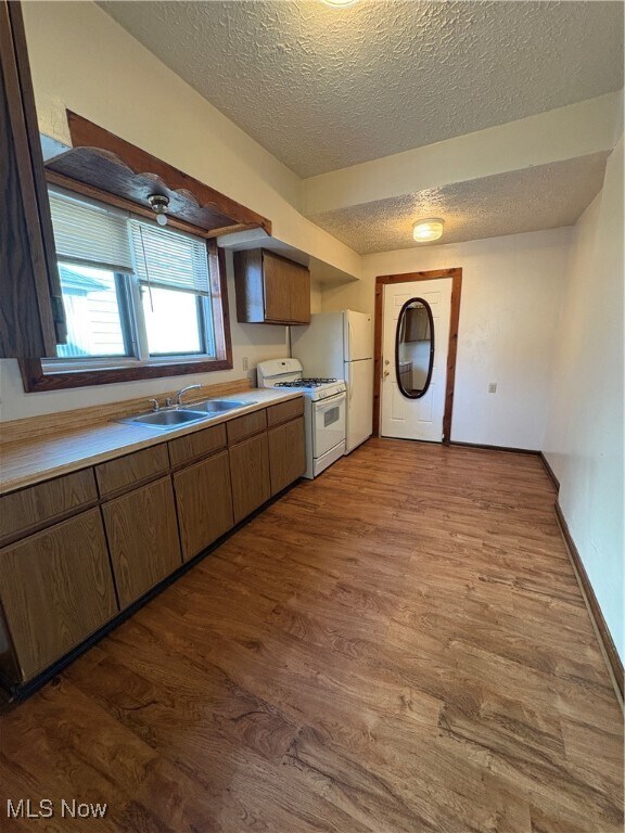 Building Photo - 565 Brown St