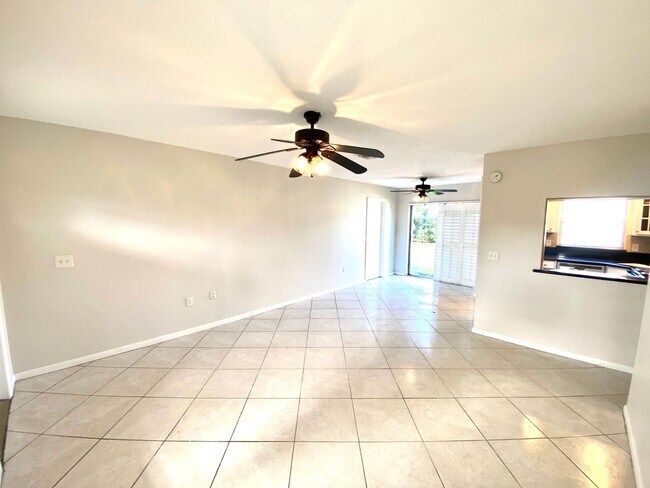 Building Photo - 4557 W Alhambra Cir