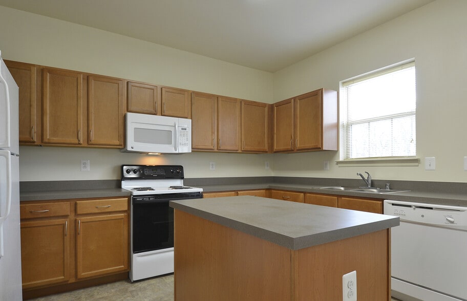 Building Photo - The Pointe at Manorgreen Townhomes