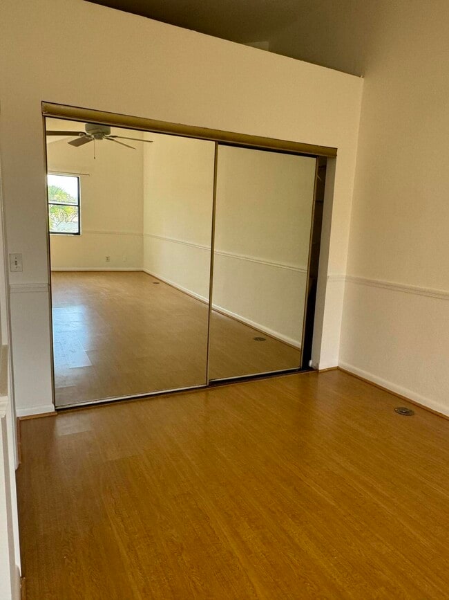 Building Photo - 429 N Cypress Dr