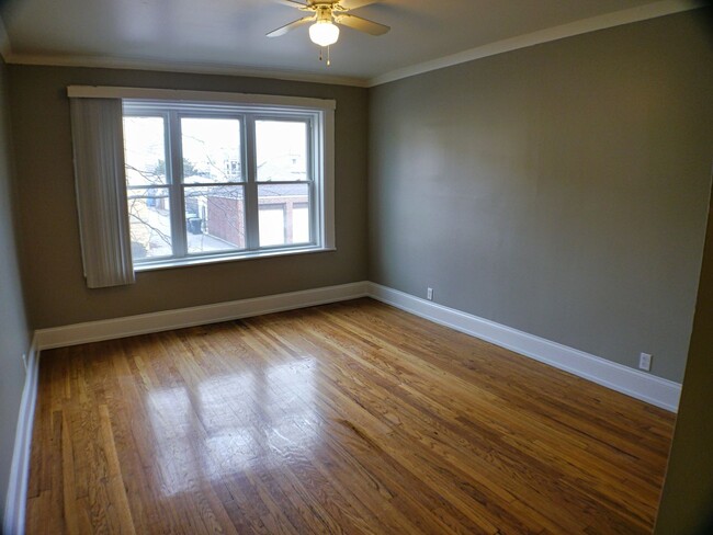 Building Photo - 1349 W 81st St
