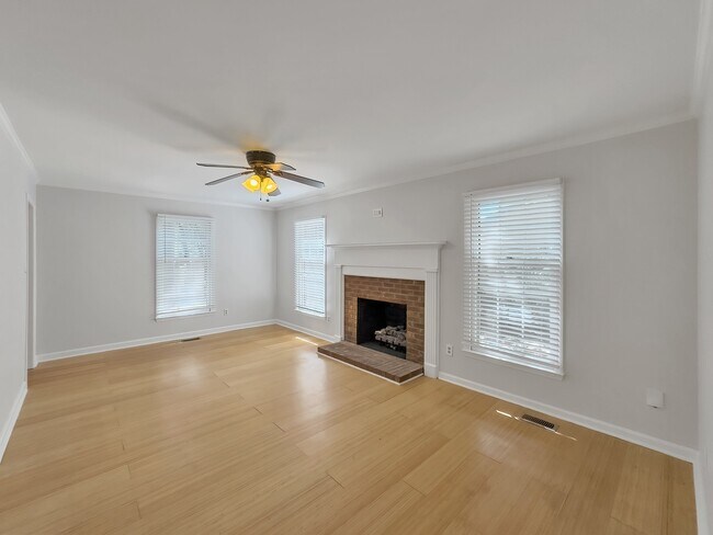 Building Photo - 312 Trappers Run Dr