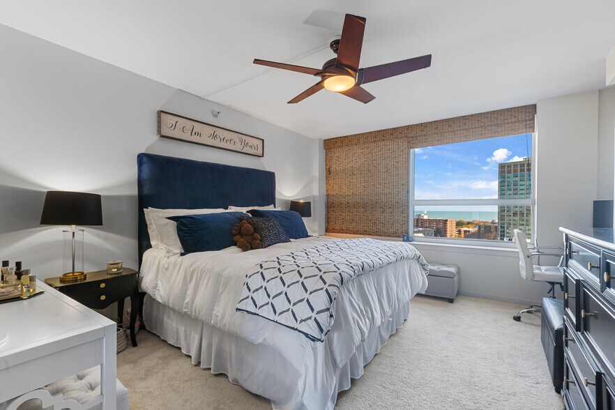 Building Photo - 807 Davis St