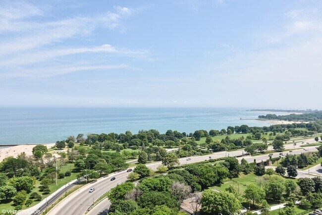 Building Photo - 5701 N Sheridan Rd