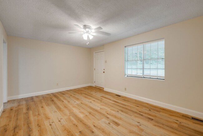 Building Photo - 91 Circle Dr