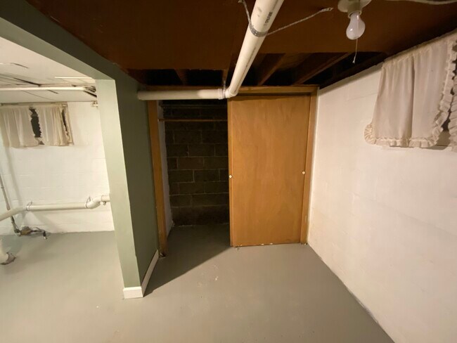 Building Photo - 2702 E 18th St